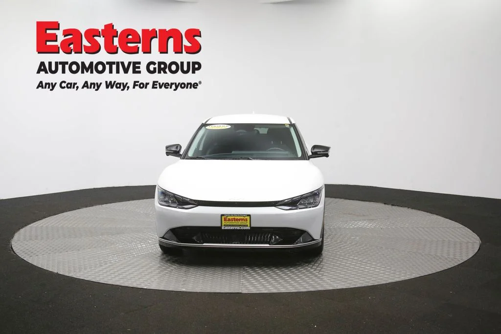Used 2024 White Kia Wind image 55