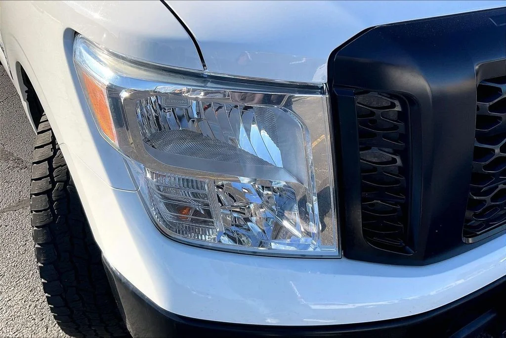 Used 2019 White Nissan S image 28