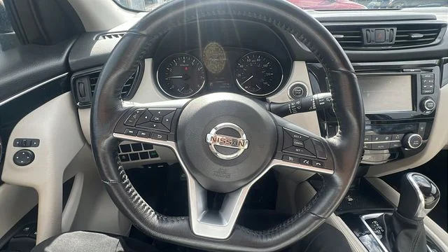 Used 2017 Blue Nissan SL image 20