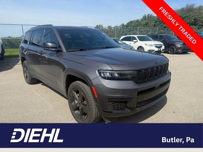 Used 2022 Gray Jeep Altitude image 1