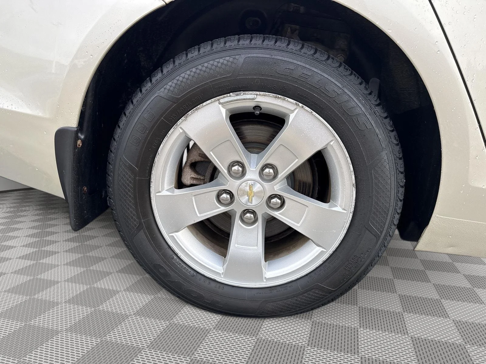 Used 2014 Champagne Silver Metallic Chevrolet LS image 16