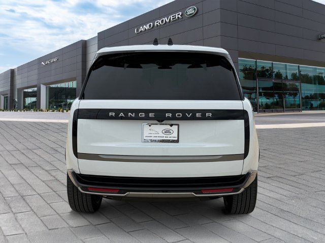 New 2027 Fuji White Land Rover SE image 4