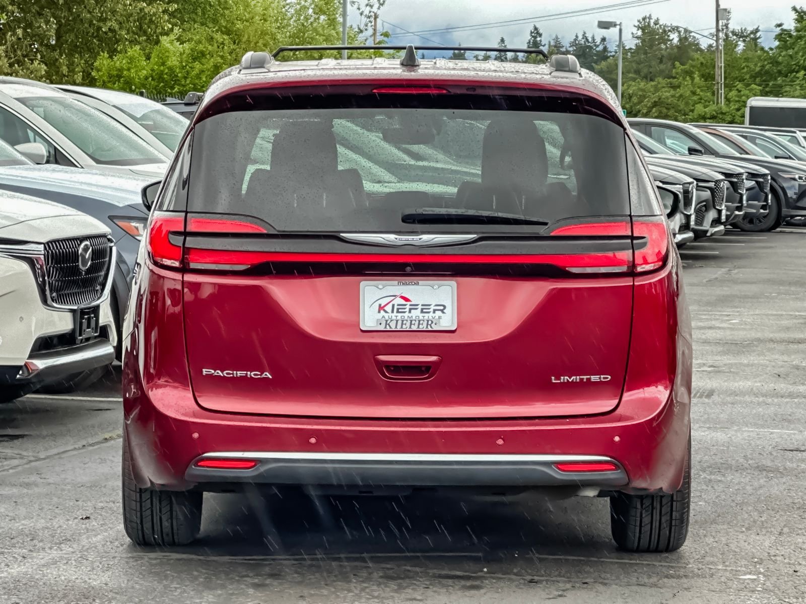 Used 2023 Red Chrysler Limited image 4