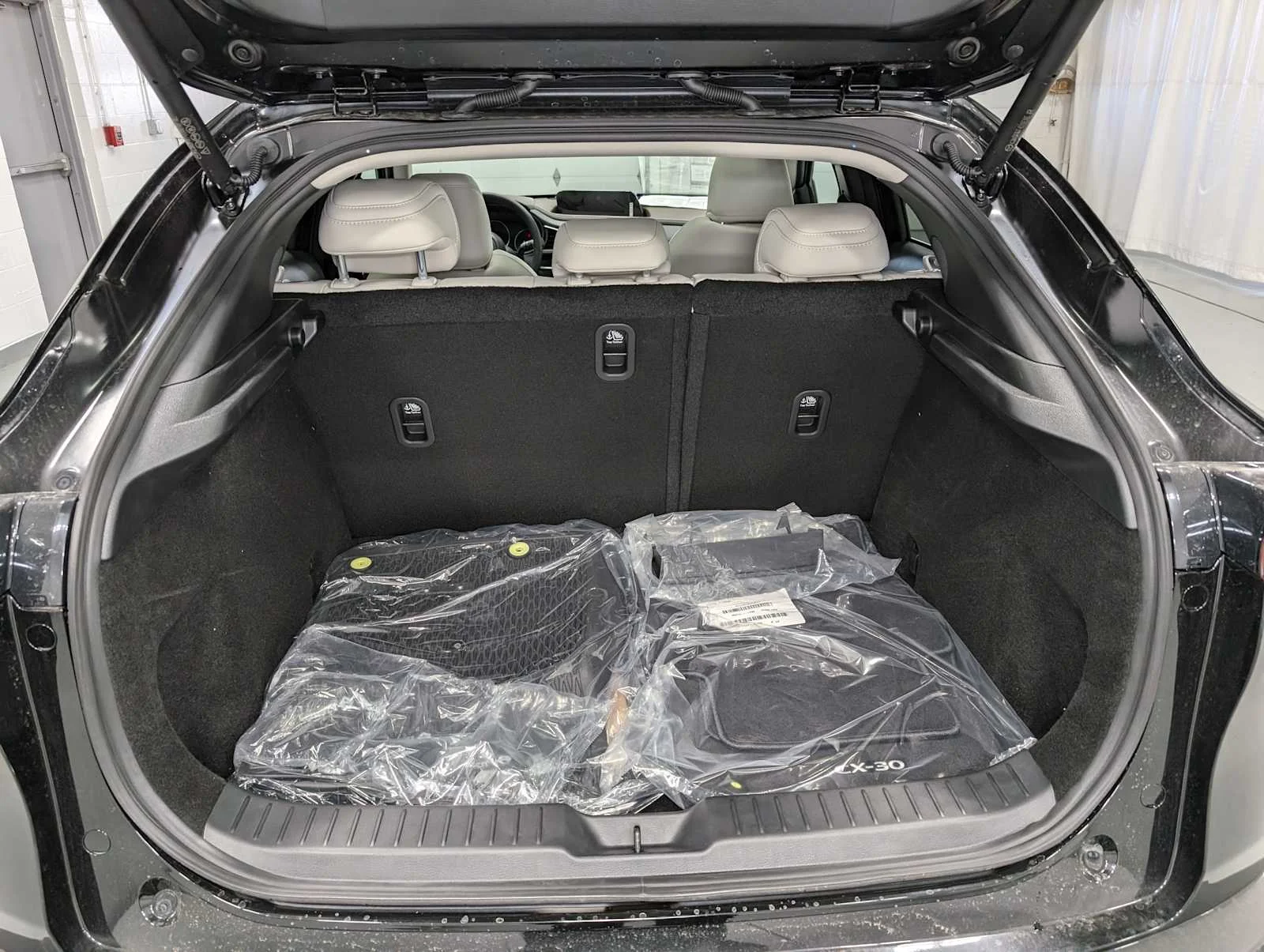 2025 Mazda CX-30 Premium - Photo 9