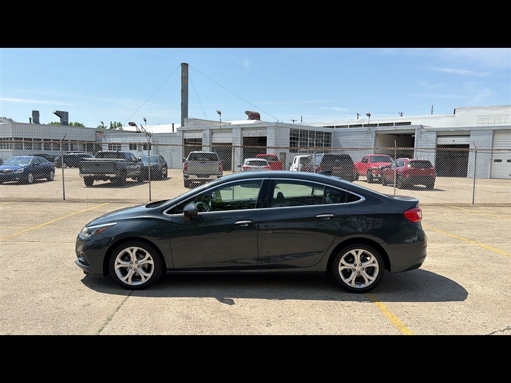 Used 2018 Graphite Metallic Chevrolet Premier image 3
