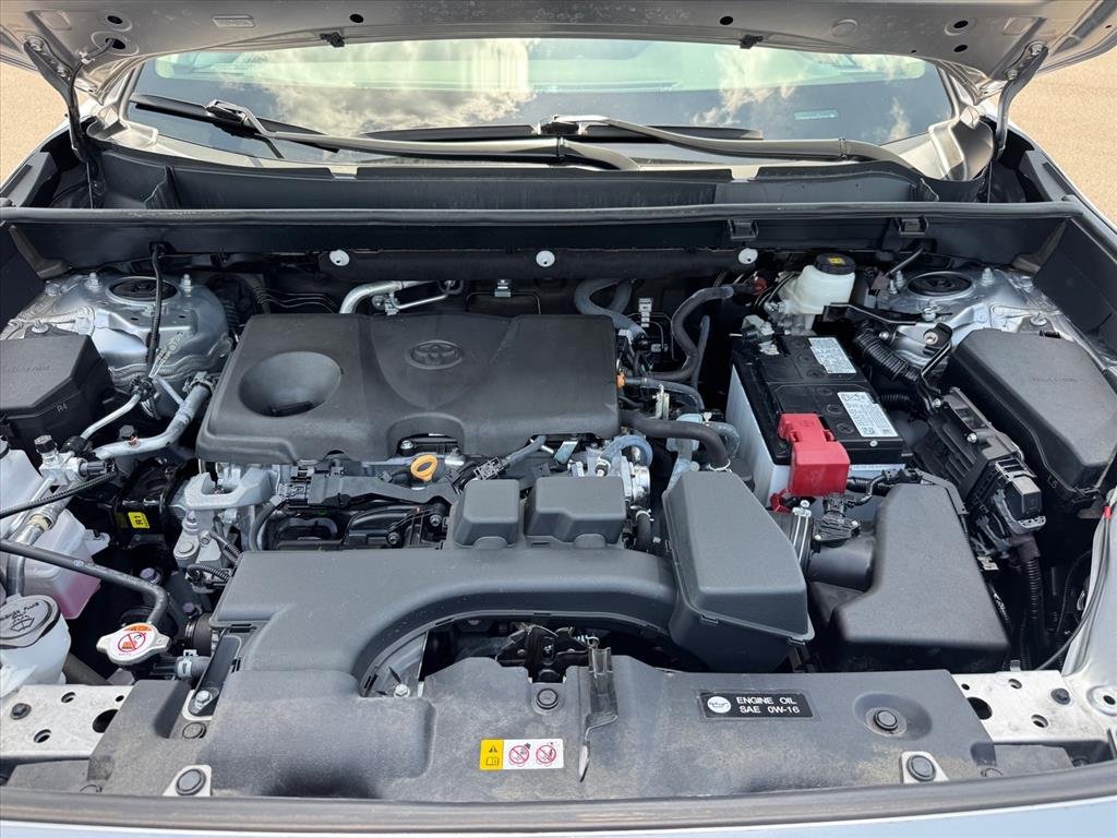 Used 2023 SILVER SKY METALLIC Toyota XLE Premium image 27