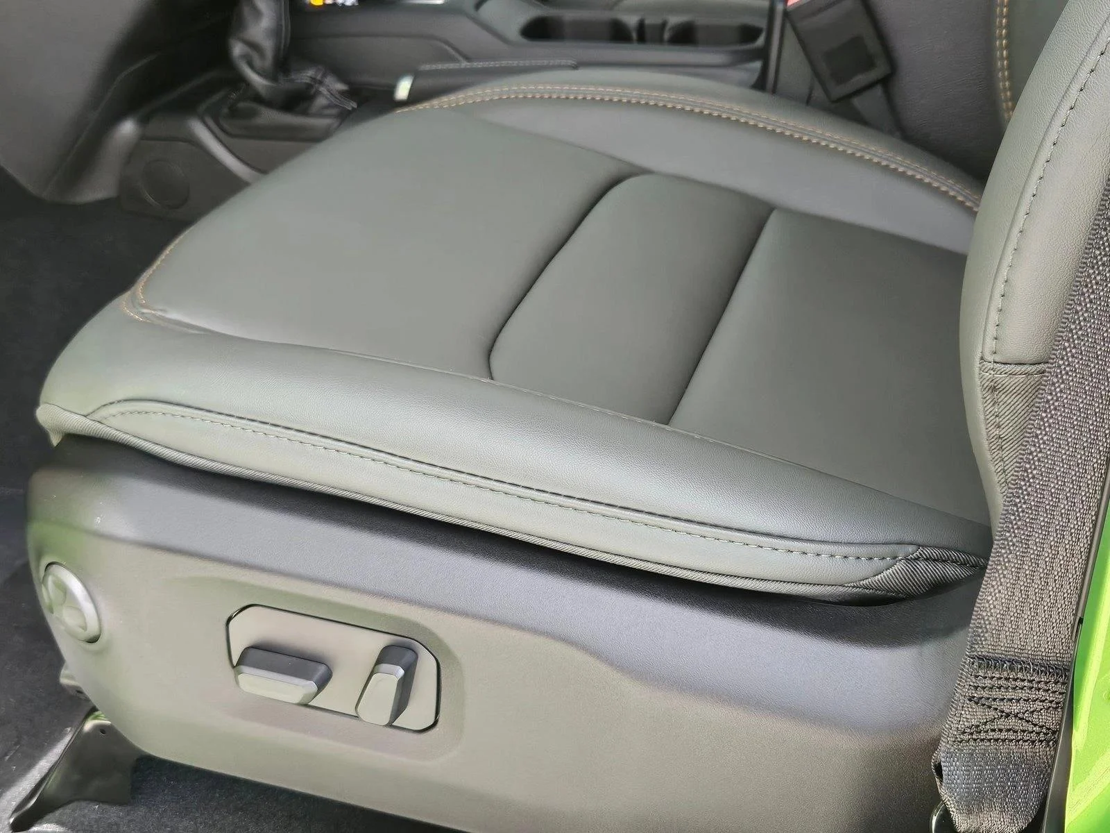 New 2026 Mojito Exterior Paint Jeep Mojave X image 4
