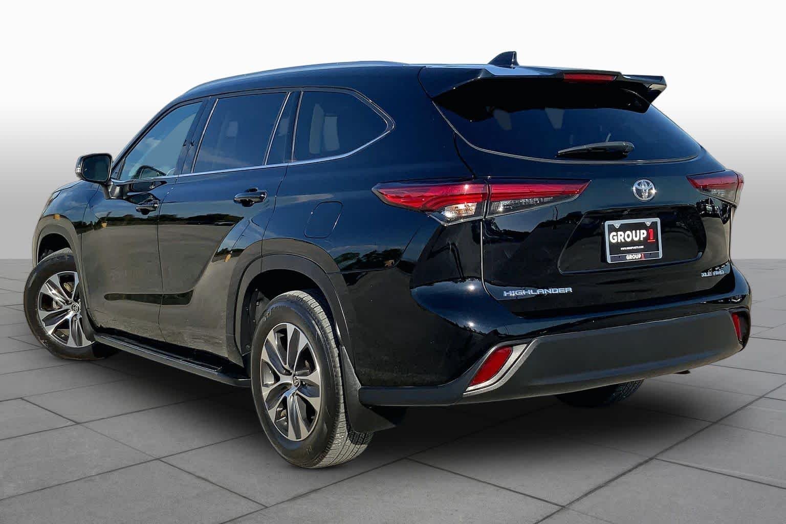 Used 2021 Midnight Black Metallic Toyota XLE image 12