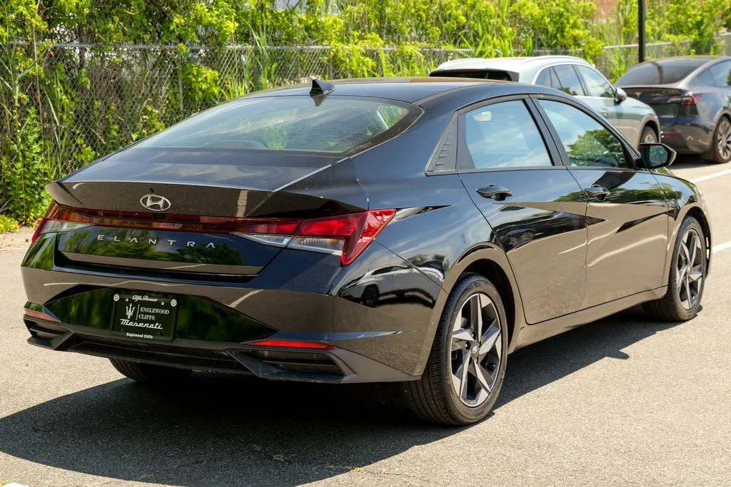 Used 2023 Onyx Black Hyundai SEL image 7