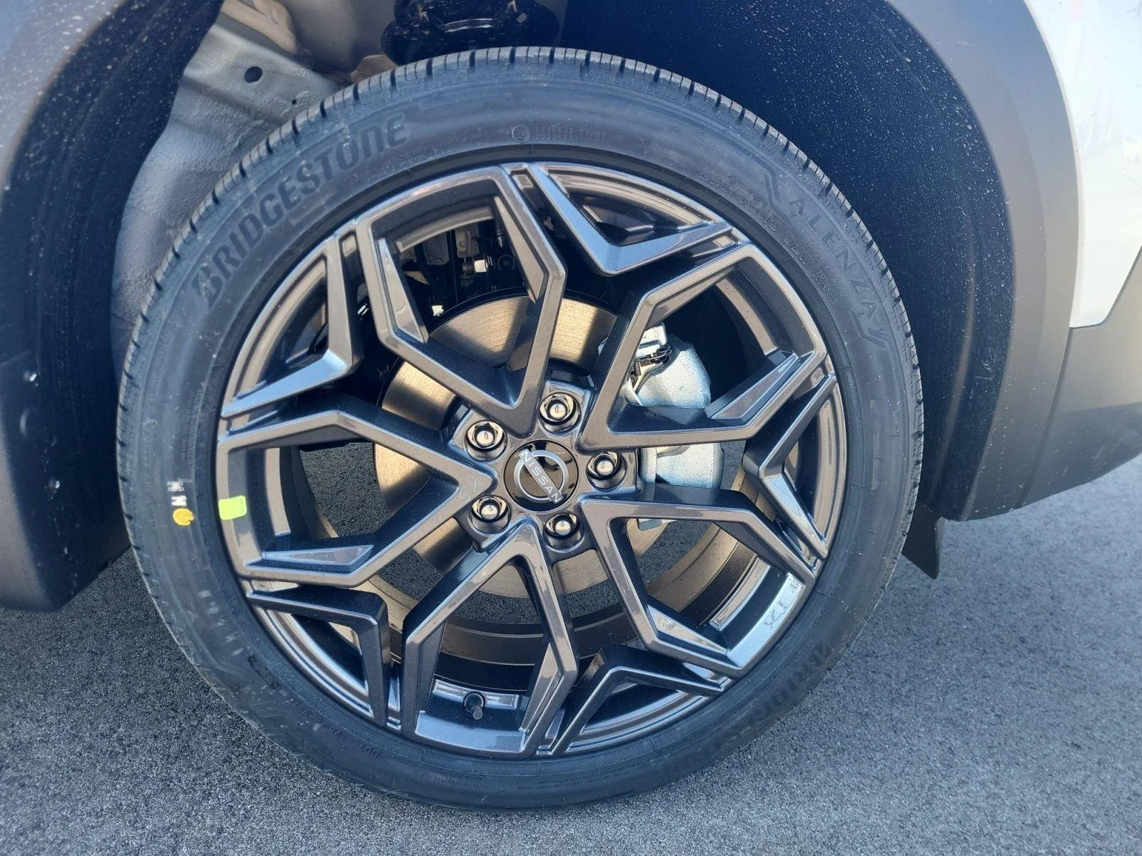 New 2026 Aspen White Tricoat/Super Black Nissan SR image 30
