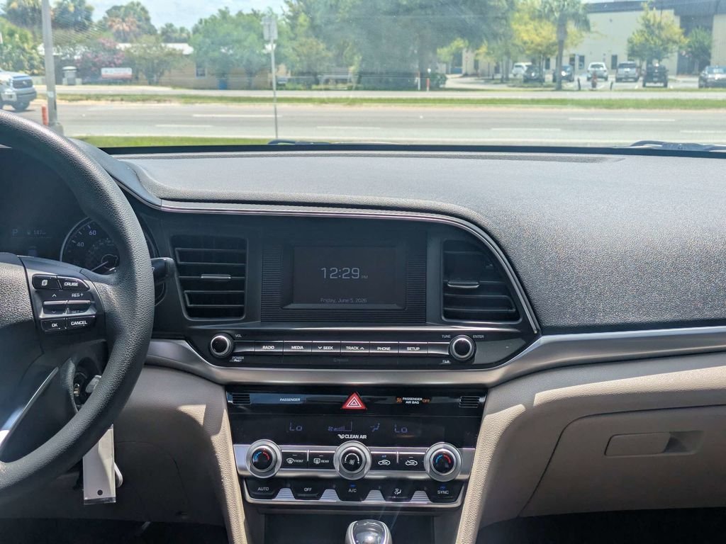 Used 2020 Red Hyundai SE image 16