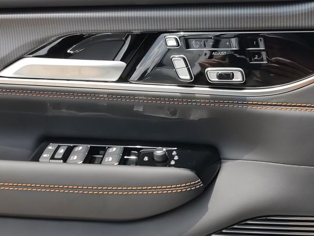 New 2026 Silver Zynith Jeep Summit Reserve image 24