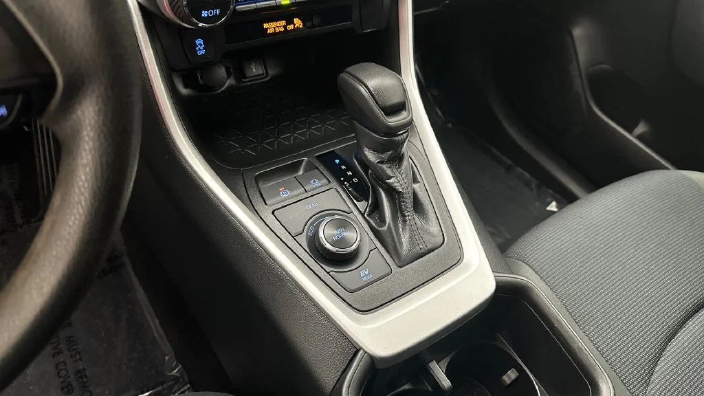 Certified Used 2022 Silver Toyota LE image 15