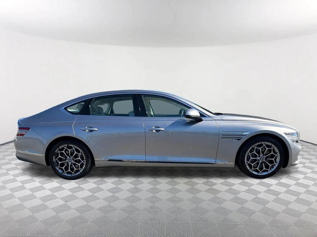 Used 2023 Silver Genesis 2.5T image 4