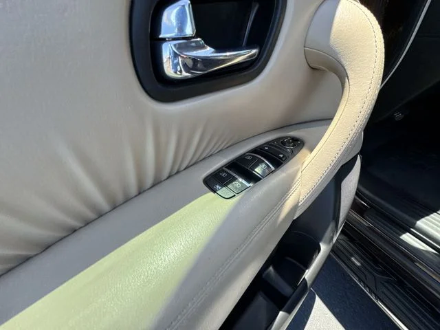 Used 2018 Brown Nissan SL image 24