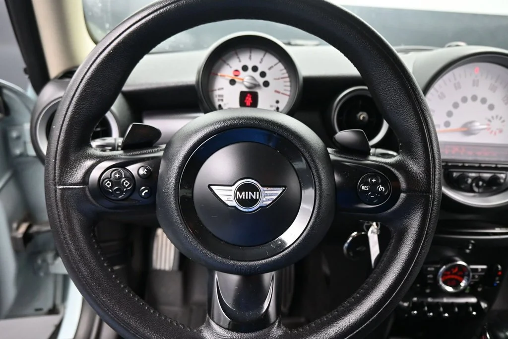 Used 2013 Blue MINI Base image 14
