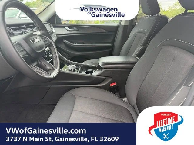 Used 2023 Diamond Black Crystal Pearlcoat Jeep Laredo image 21
