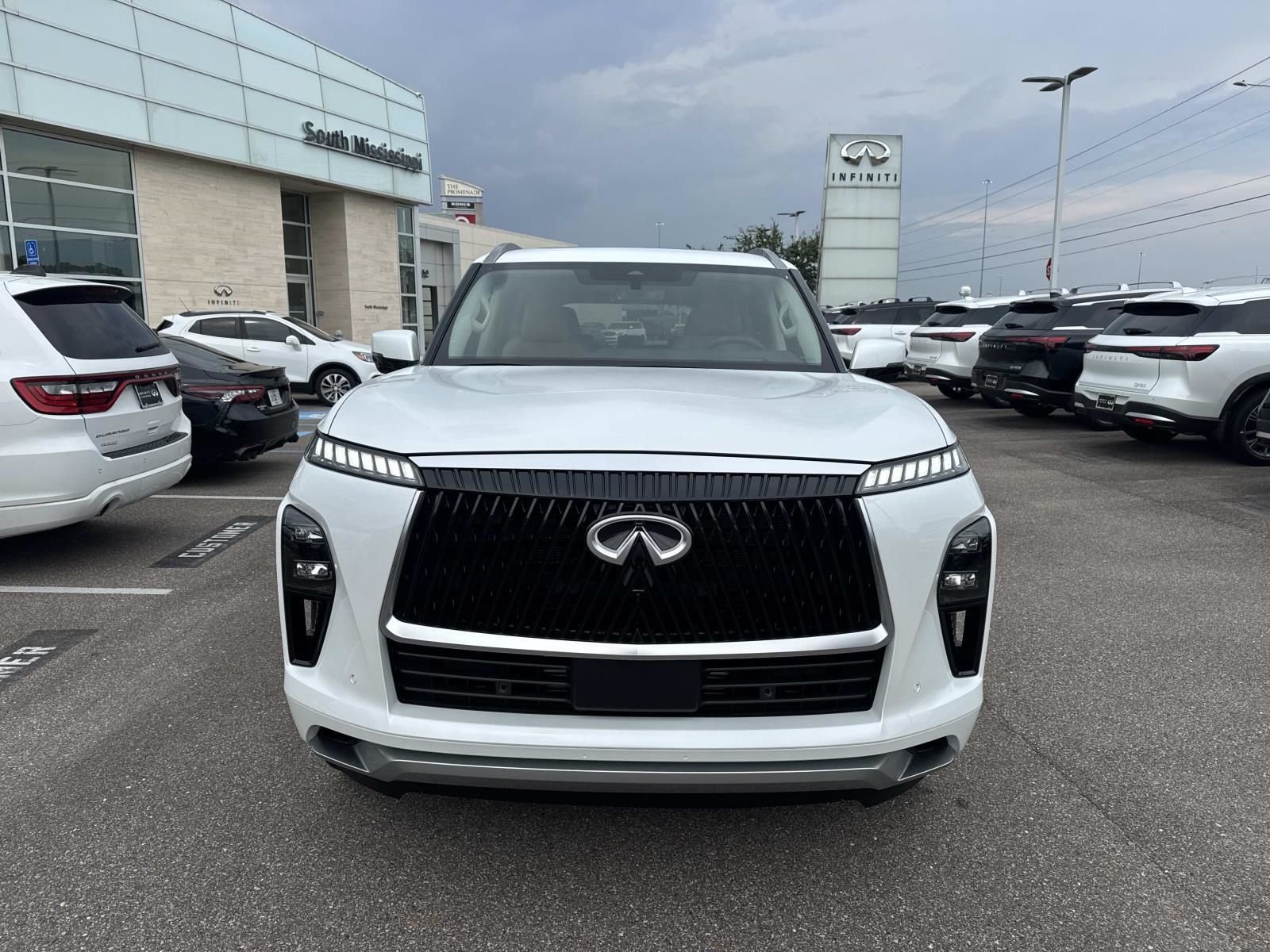 New 2027 RADIANT WHITE INFINITI Luxe 2WD image 2