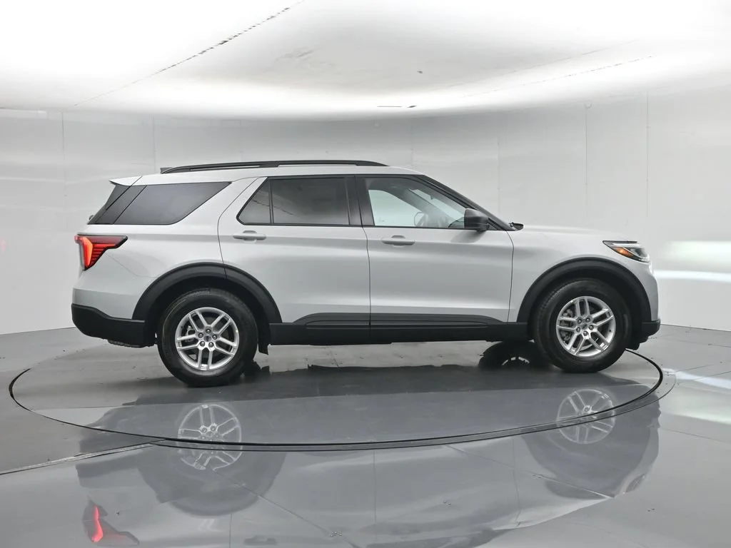 New 2027 Avalanche Gray Ford Active image 30