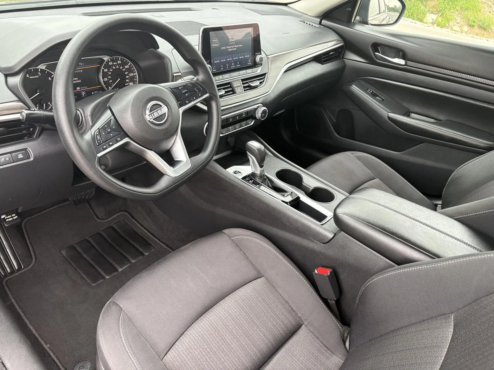 Used 2025 Garnet Pearl Metallic Nissan SV image 9