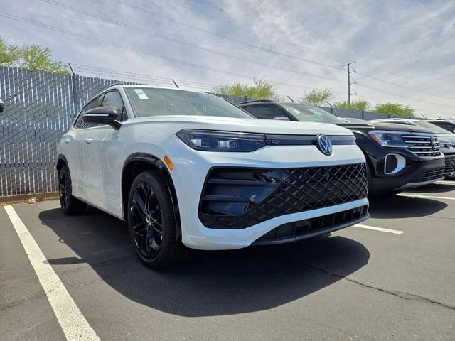 2026 Volkswagen Tiguan 2.0T SE R-Line Black's photo