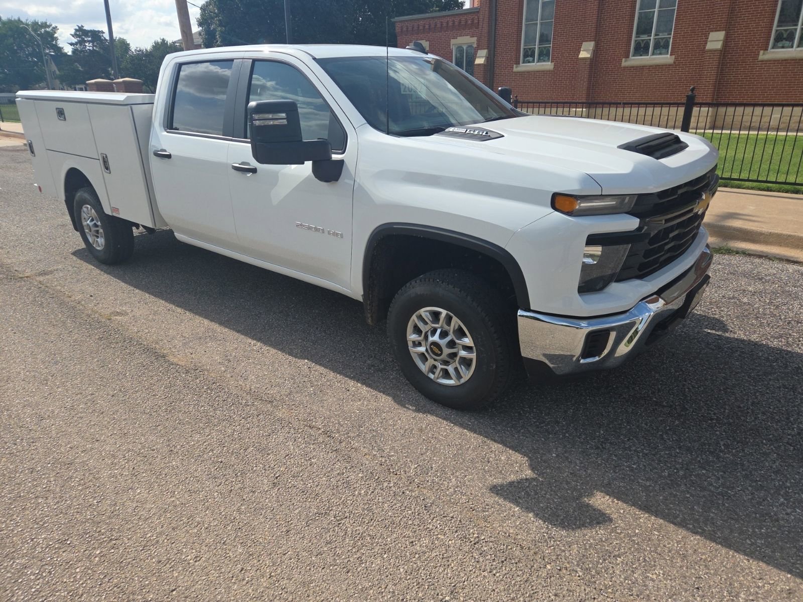New 2026 Summit White Chevrolet WT image 2
