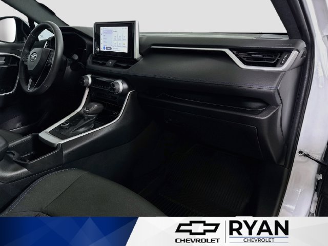 Used 2024  Toyota Hybrid SE image 28