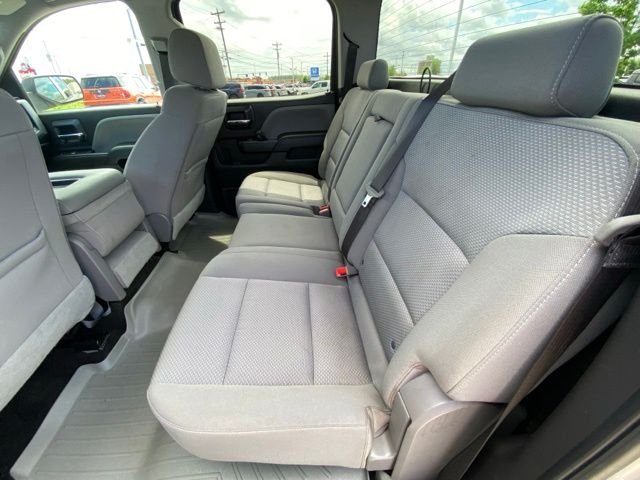 Used 2018 Silver Ice Metallic Chevrolet Custom image 22