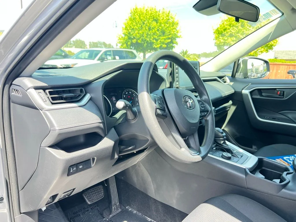 Used 2020 Silver Toyota LE image 6
