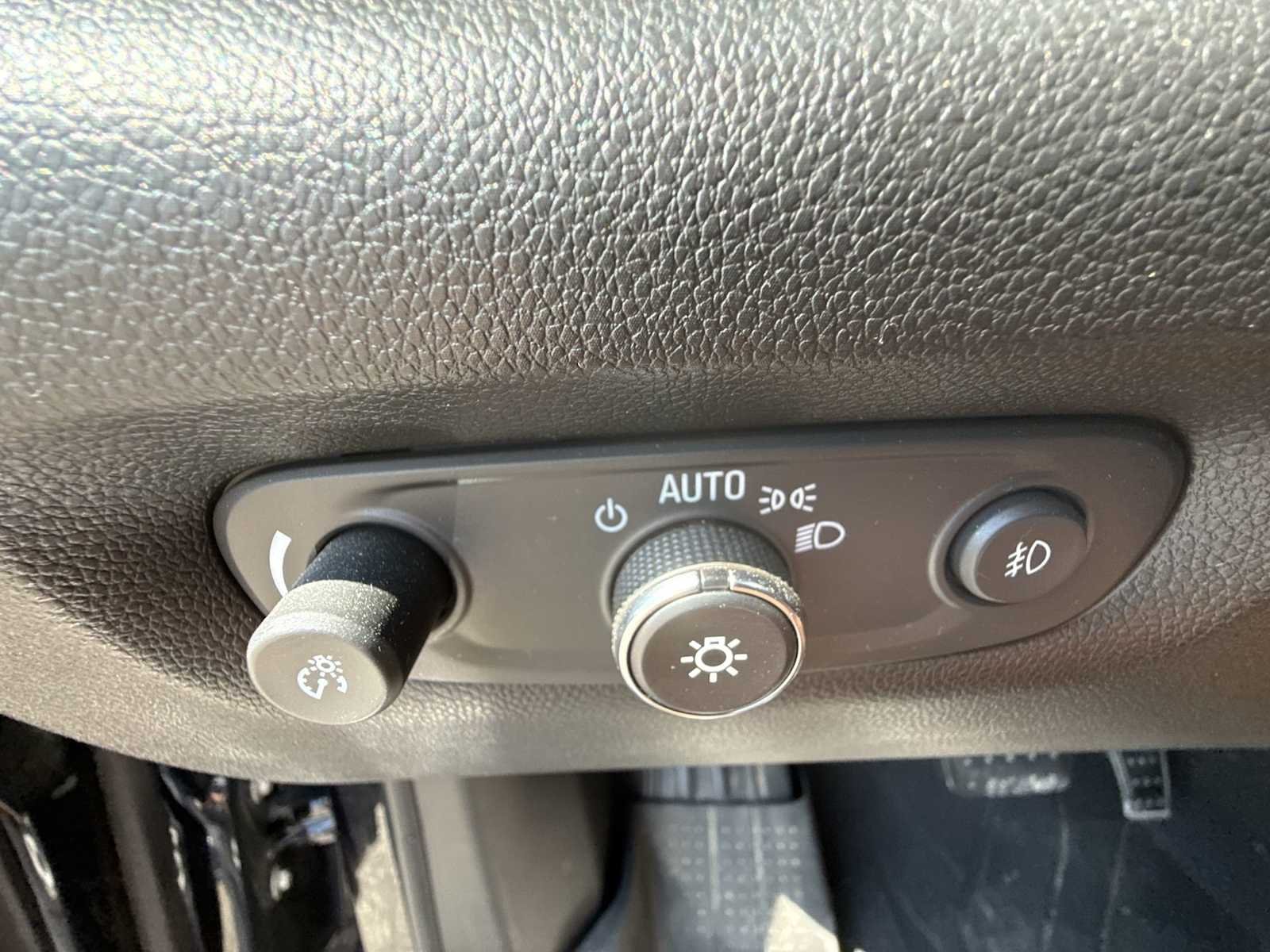 Certified Used 2020 MIDNIGHT BLUE METALLIC Chevrolet Premier image 18