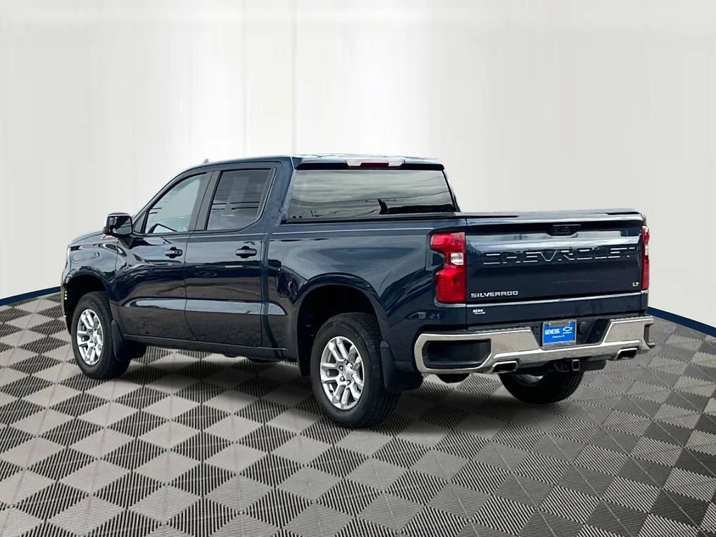 Used 2023 Northsky Blue Metallic Chevrolet LT image 4