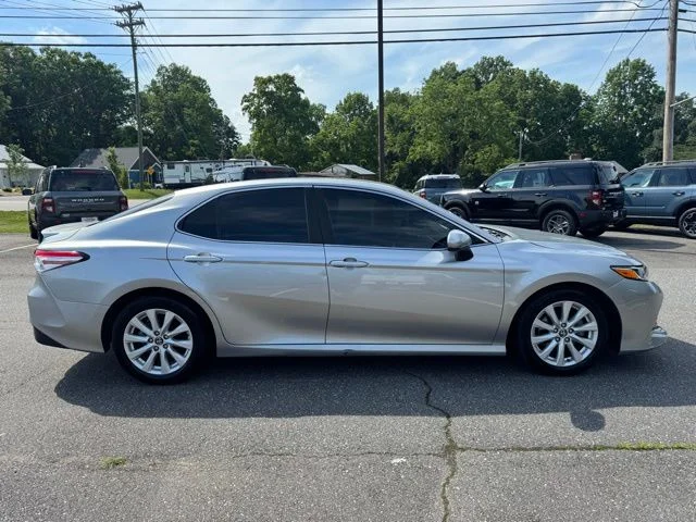 Used 2018 Silver Toyota LE image 10