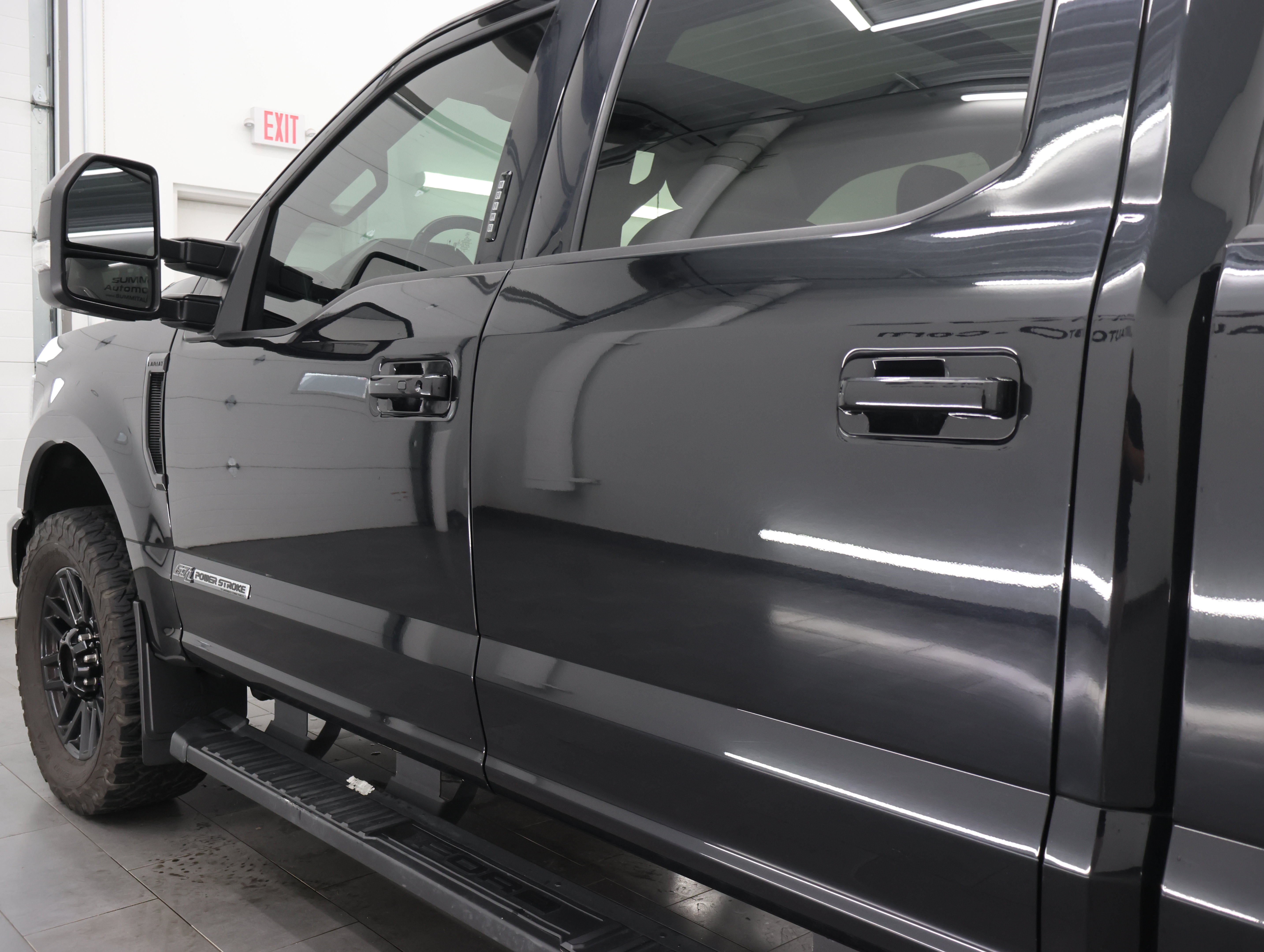 Used 2022 Agate Black Metallic Ford 4x4 Crew Cab Lariat w/Fx4: CREW-SHORT-LARIAT ULTIMATE-BLACK-FX4-6.7L DIESEL-NAV-PANO image 33