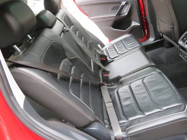 Used 2019 Cardinal Red Metallic Volkswagen SEL Premium image 15