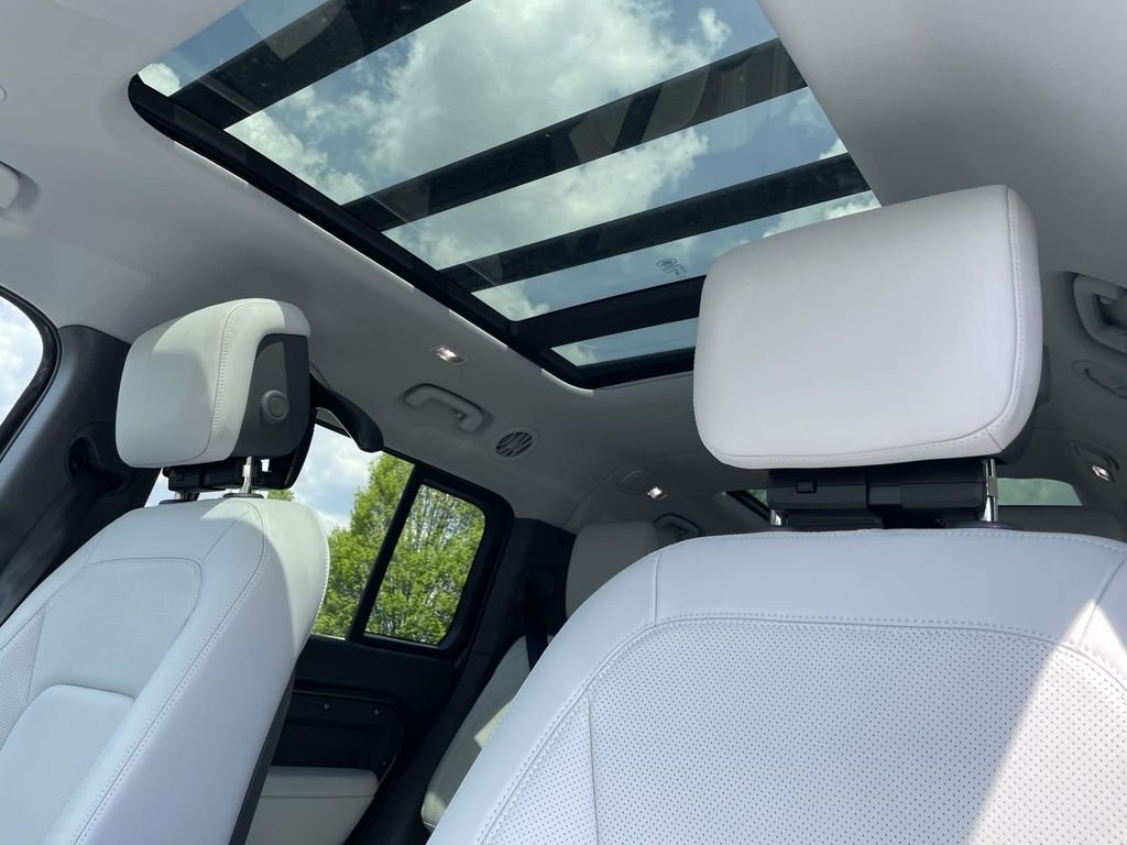 New 2026 Woolstone Green Land Rover S image 16