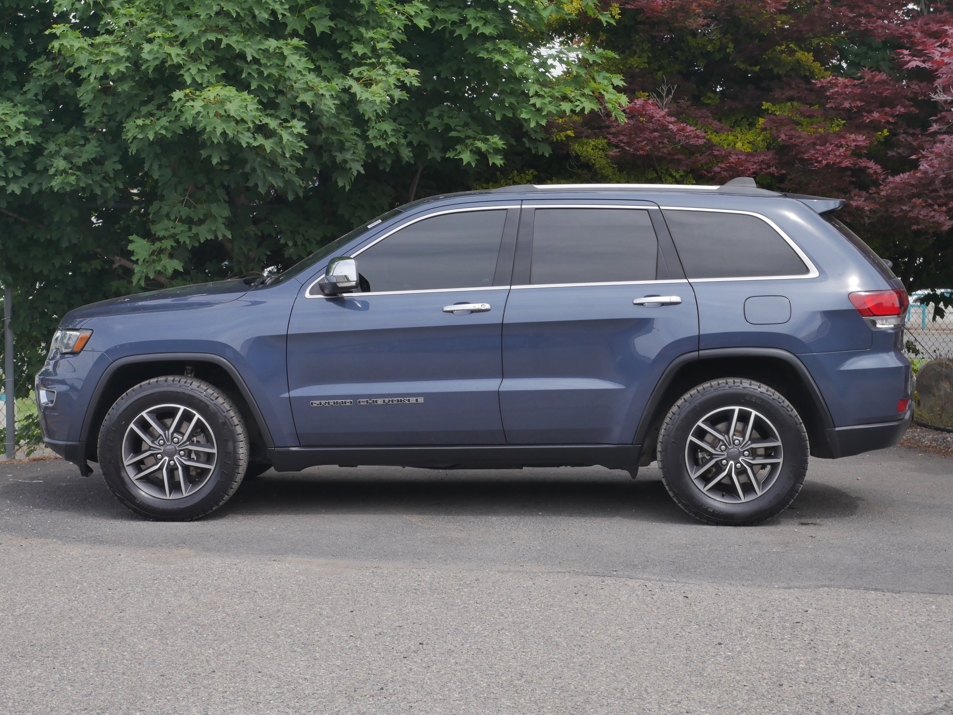 Used 2020 Slate Blue Pearlcoat Jeep Limited image 18