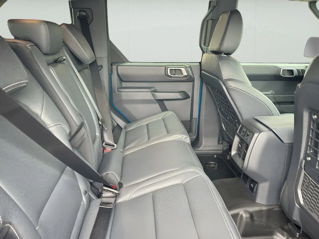 New 2026 Velocity Blue Metallic Ford Badlands image 32