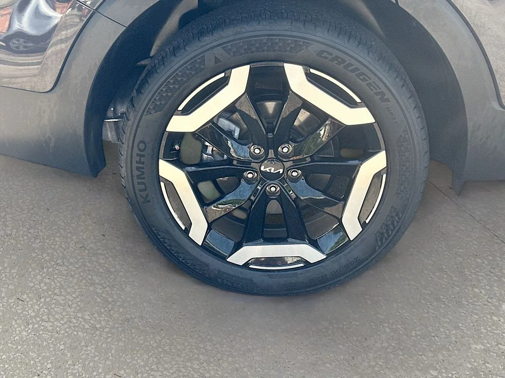 Certified Used 2025  Kia S image 33