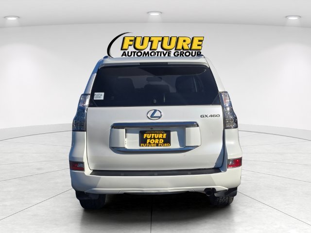 Used 2017  Lexus 460 image 5