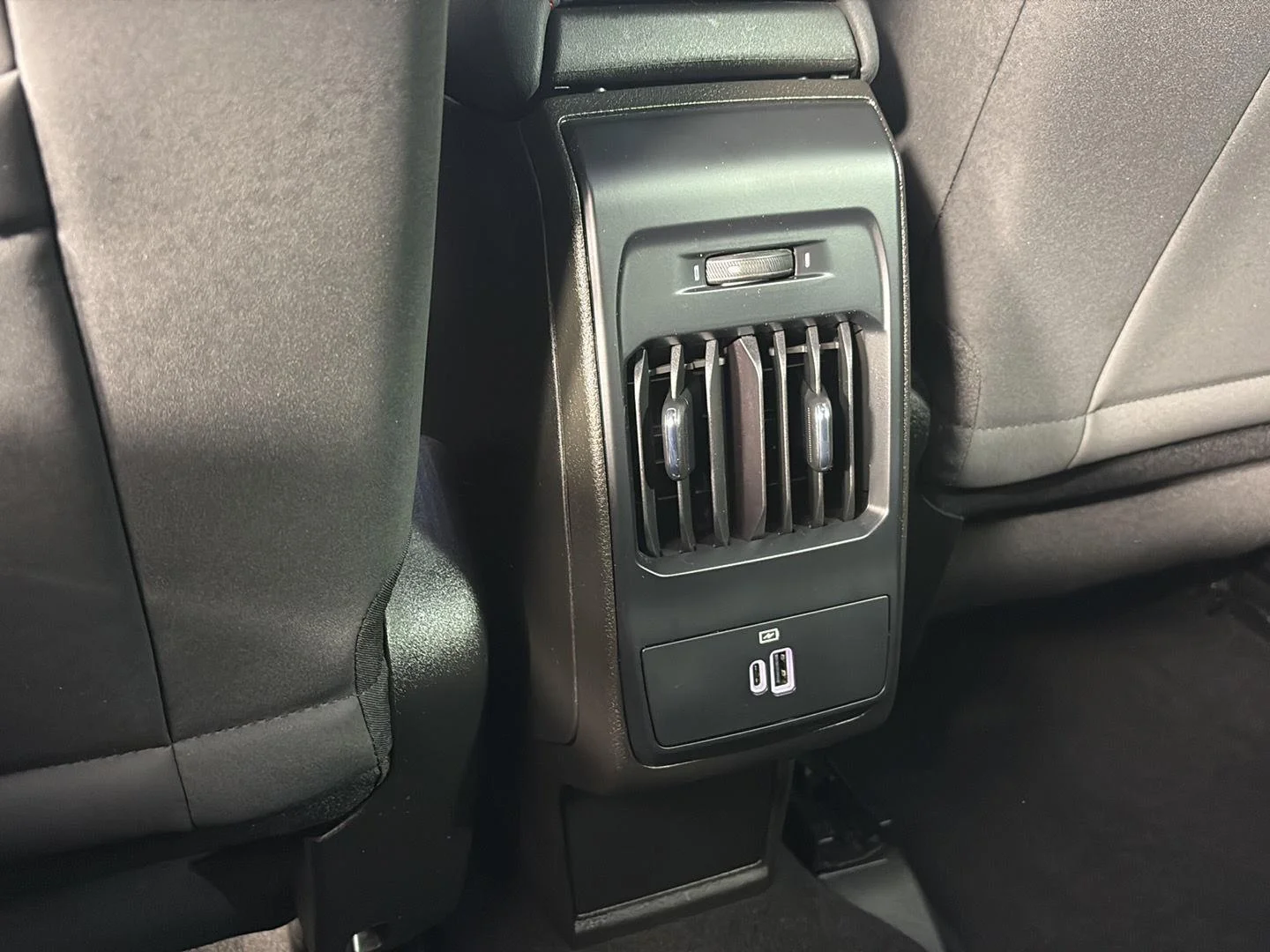 Used 2024 Acapulco Gold Dodge R/T image 19