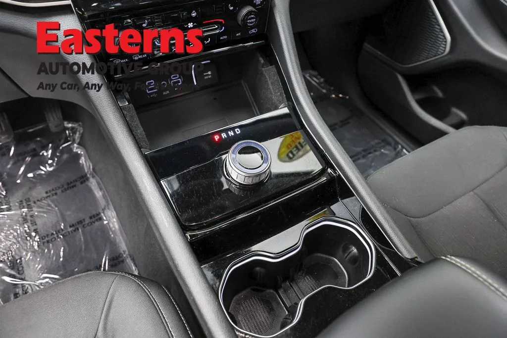 Used 2022 Black Jeep Laredo image 13