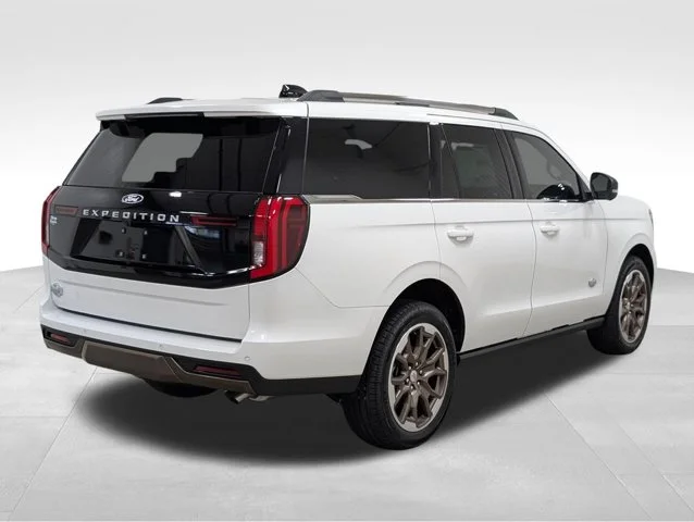 New 2027 Star White Metallic Tri-Coat Ford King Ranch® image 57
