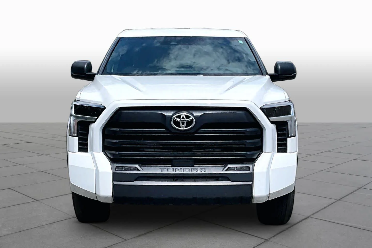 Used 2025 Ice Cap Toyota SR5 image 4