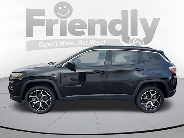New 2026 Diamond Black Crystal Pearl-Coat Exterior Paint Jeep Limited image 2