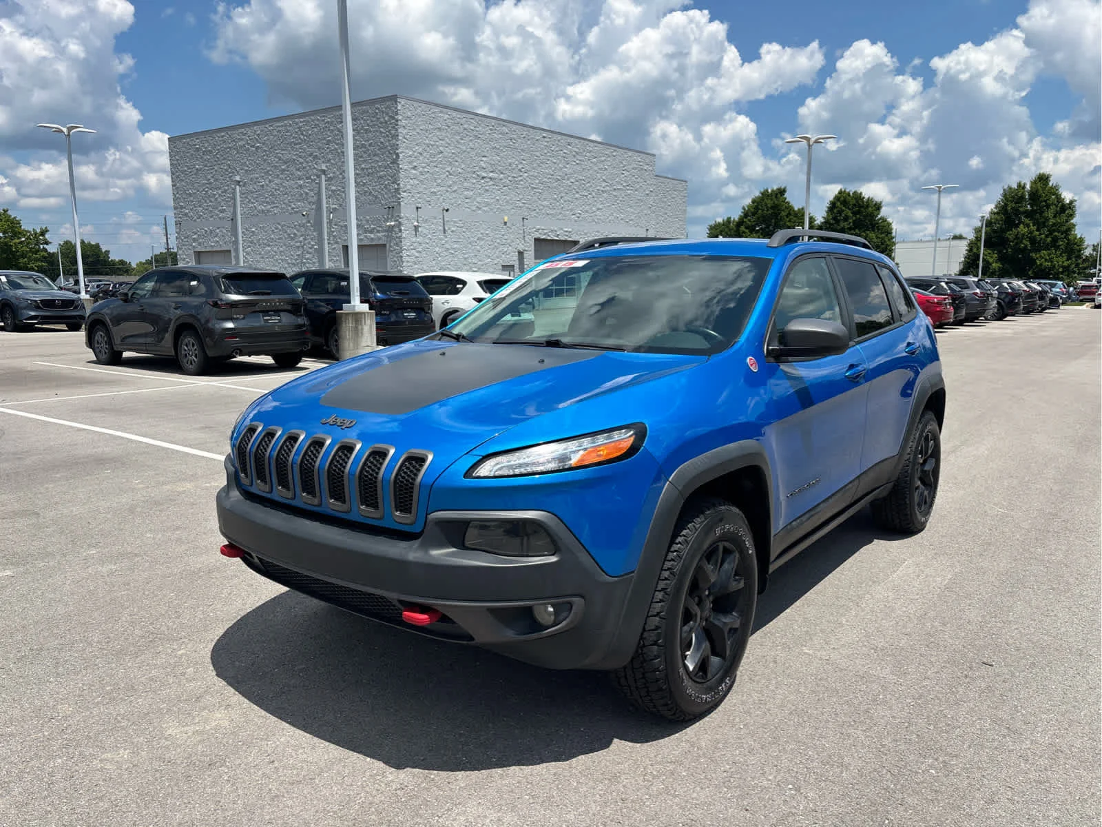 Used 2017 Jeep Cherokee Trailhawk with VIN 1C4PJMBB7HW588375 for sale in Kansas City