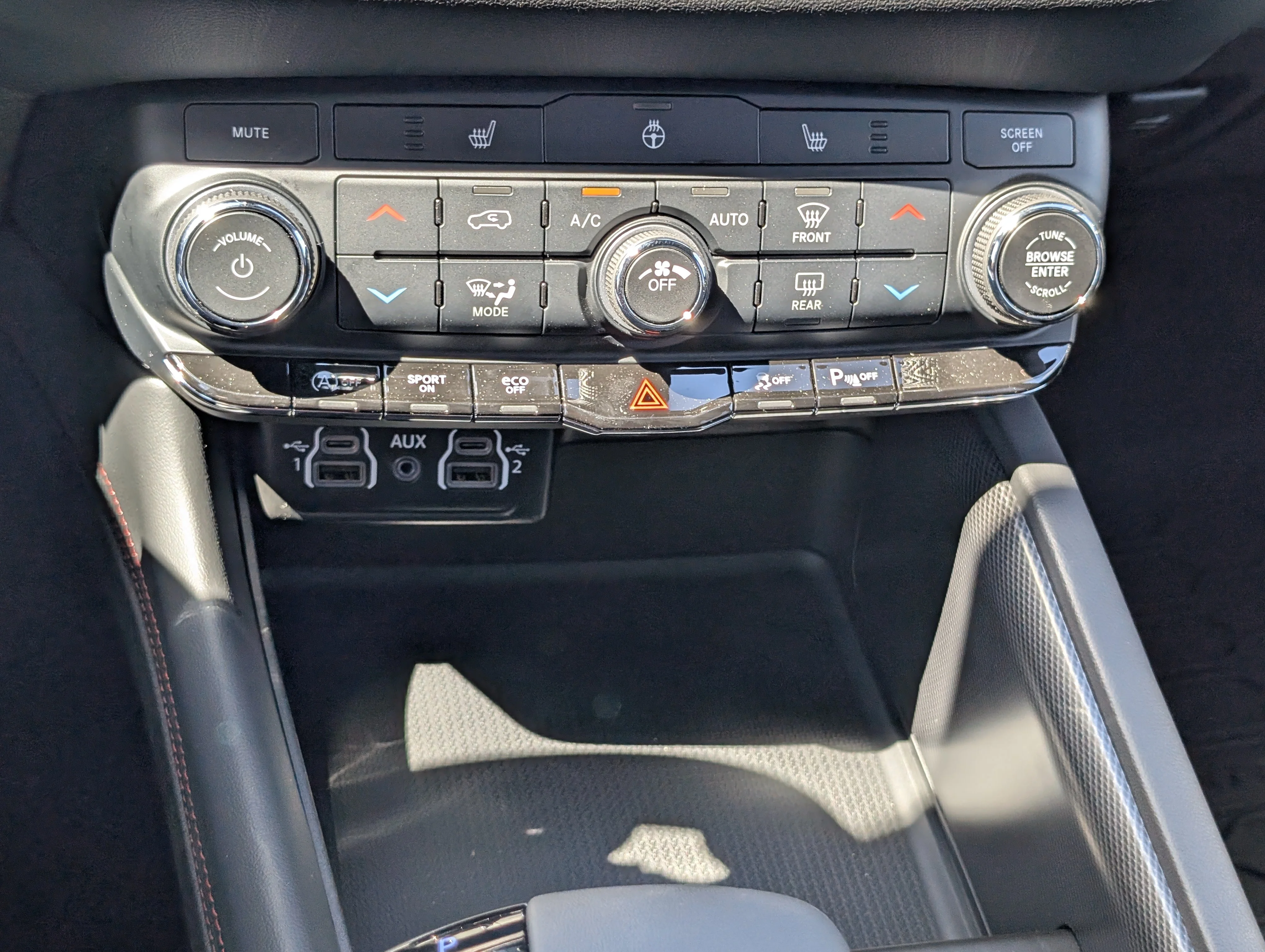 New 2026 White Knuckle Dodge SXT image 29