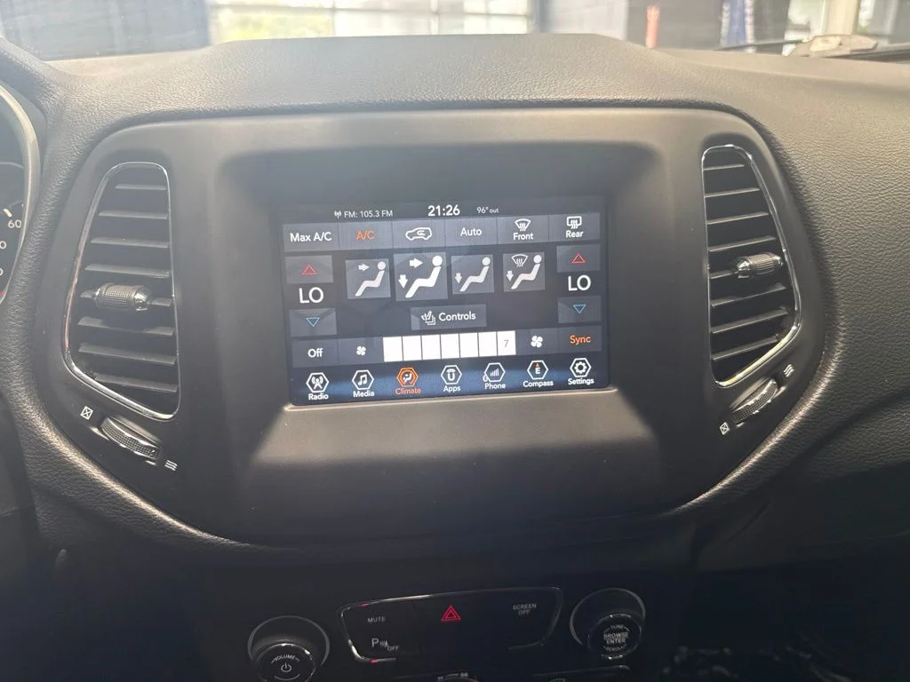 Used 2018 Gray Jeep Latitude image 18