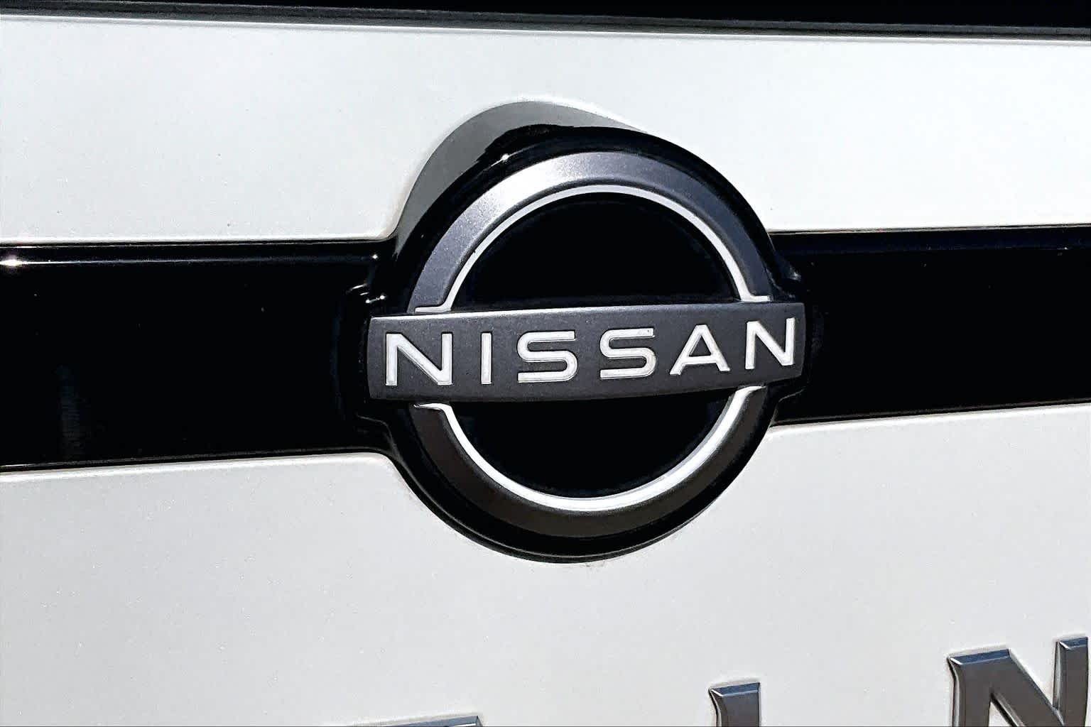 Used 2024 Pearl White Tricoat Nissan Platinum image 33