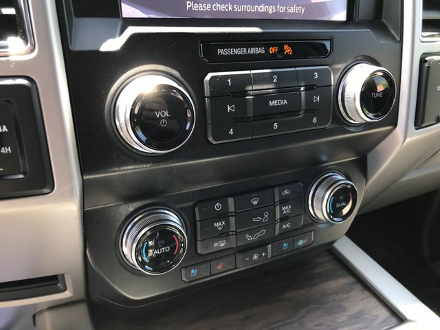 Used 2020 Oxford White Ford LARIAT image 24