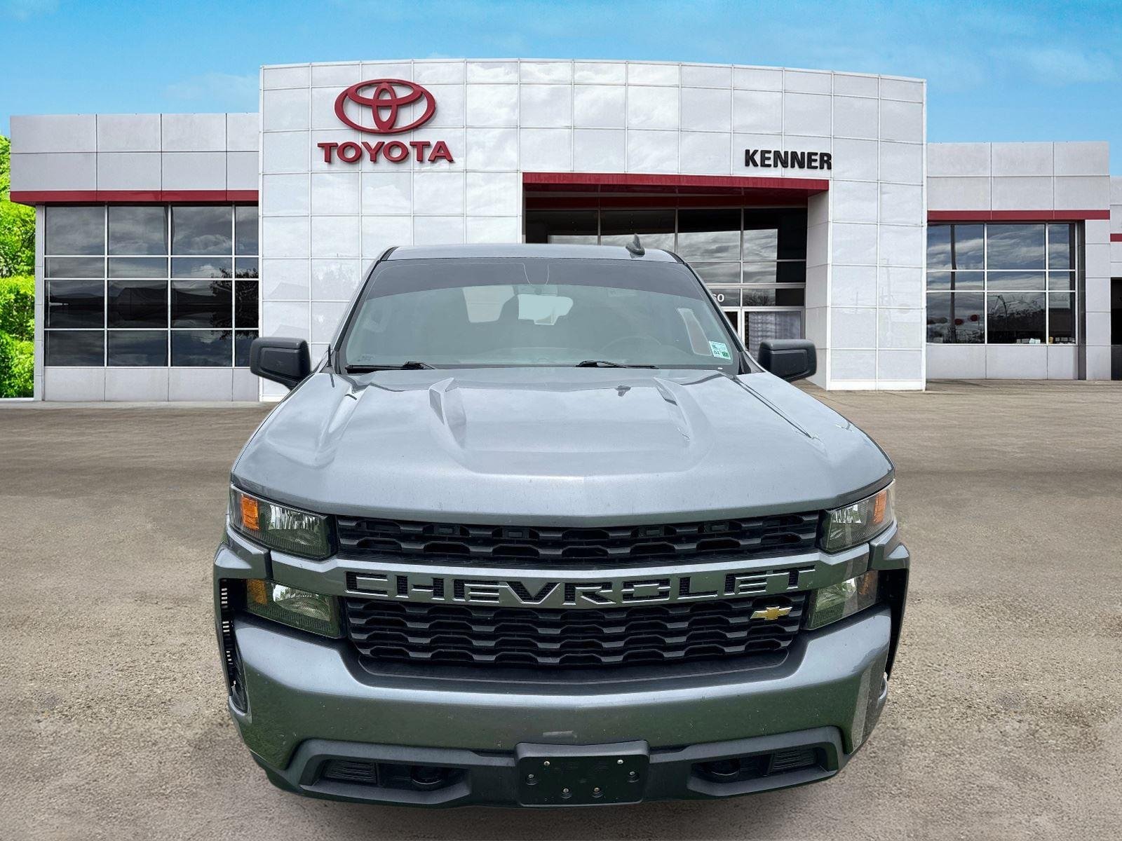 Used 2022 GRAY CHEVROLET CUST image 2